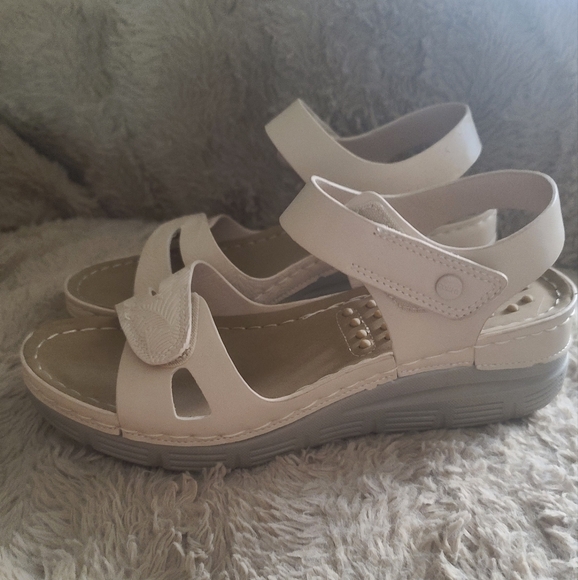 ortho rest Shoes - Massage Ortho + Rest Beige Women's Happier Sandals